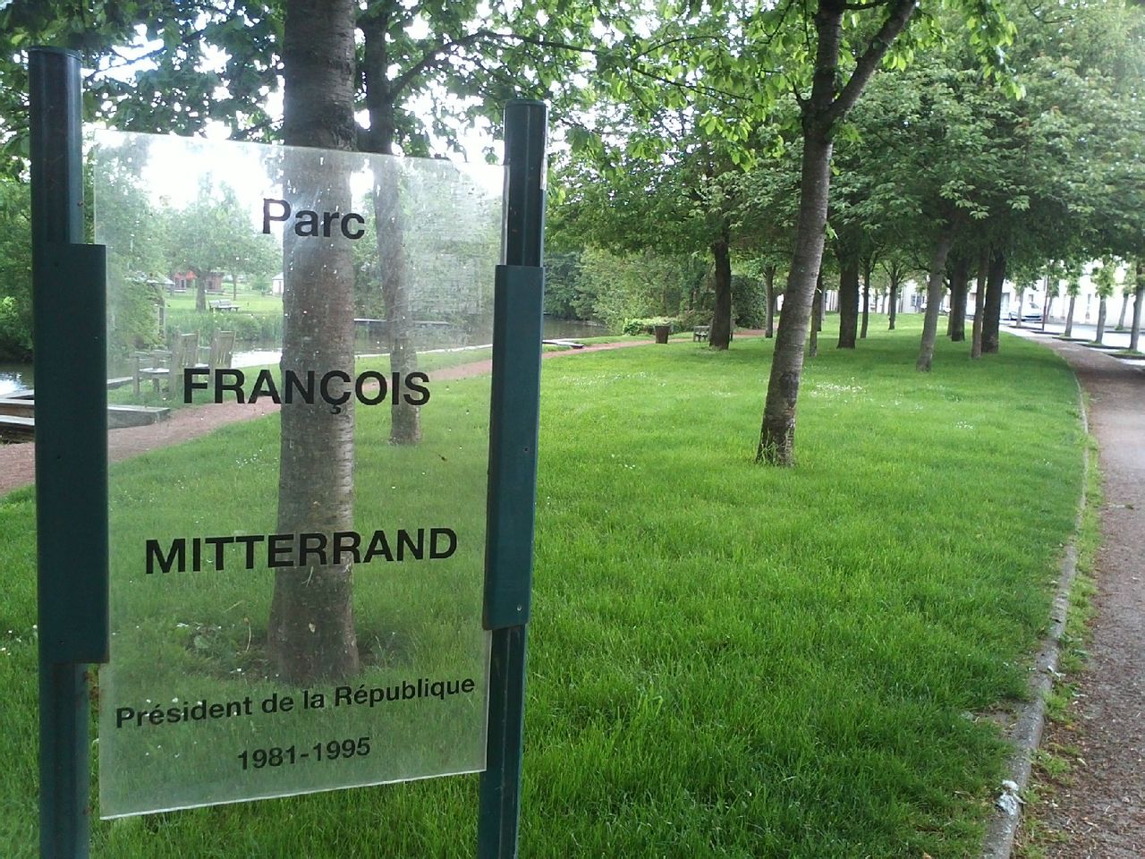 弗朗索瓦·密特朗公園
