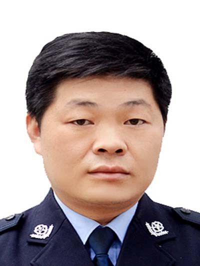 李文奎(貴州省甕安縣公安局黨委委員、副局長、四級高級警長,黔南州公安局甕安經濟開發區公安分局局長) 李文奎(貴州省甕安縣公安局黨委委員、副局長、四級高級警長,黔南州公安局甕安經濟開發區公安分局局長)