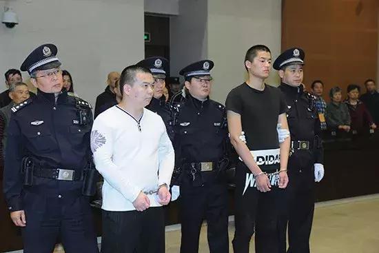 11·15南京交警被拖行致死案