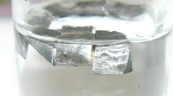鋰的密度小於水