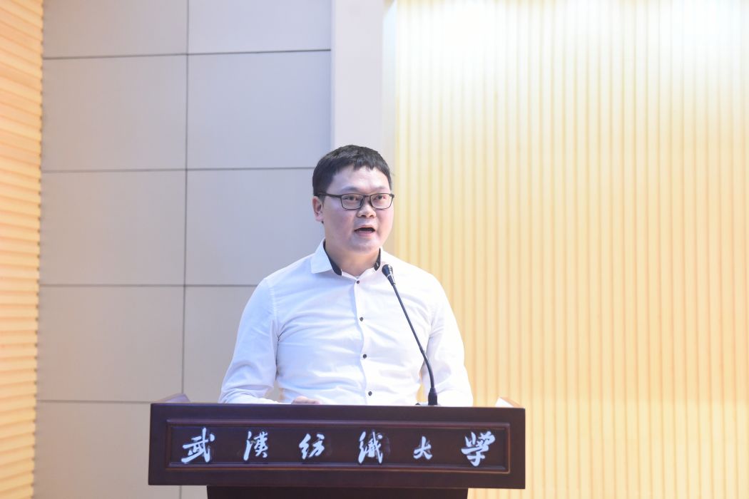 周勤(武漢紡織大學數理科學學院教授) 周勤(武漢紡織大學數理科學學院教授)