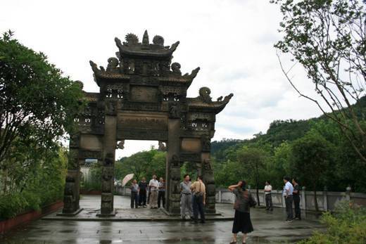 柳橋牌坊
