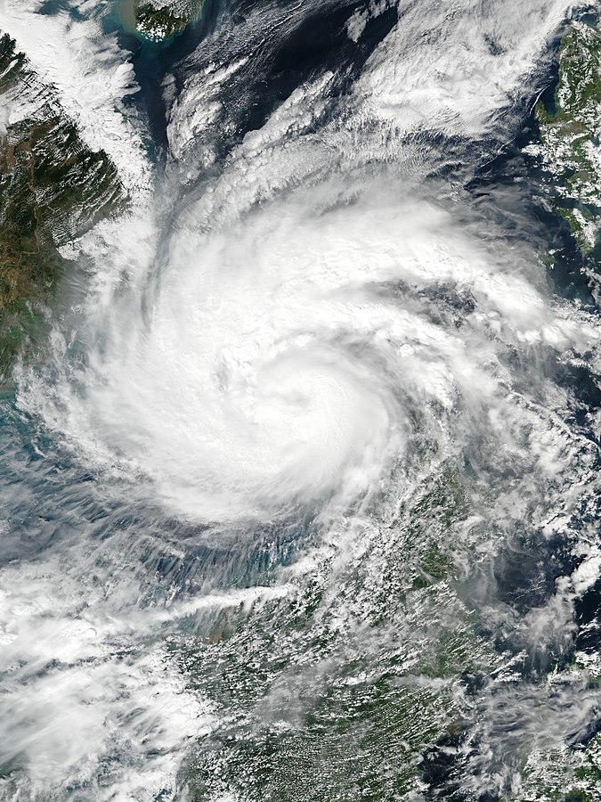 位於南海中部的颱風天秤