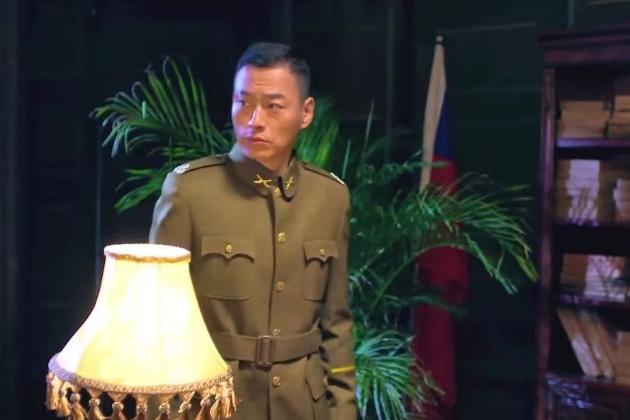 秦風(諜戰劇《潛伏在黎明之前》中的角色) 秦風(諜戰劇《潛伏在黎明之前》中的角色)