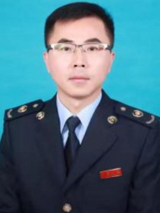 王鍇(江西省吉安市永豐縣稅務局黨委委員、副局長) 王鍇(江西省吉安市永豐縣稅務局黨委委員、副局長)