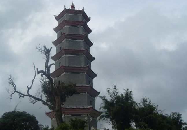 青龍潭塔 青龍潭塔