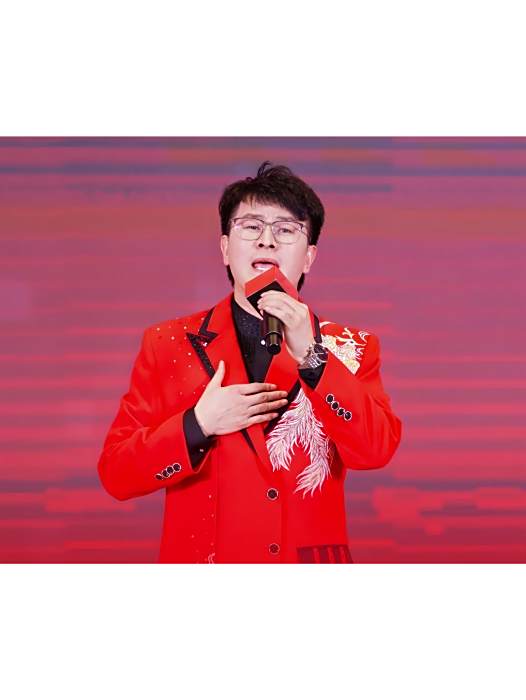 張偉偉(中國內地男歌手、青年詩人) 張偉偉(中國內地男歌手、青年詩人)