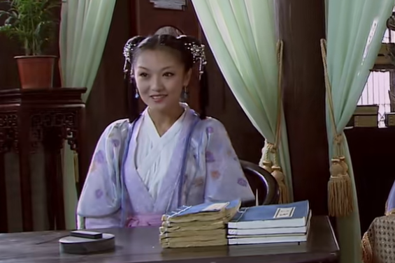 春香(古裝愛情劇《牡丹亭》中的角色) 春香(古裝愛情劇《牡丹亭》中的角色)