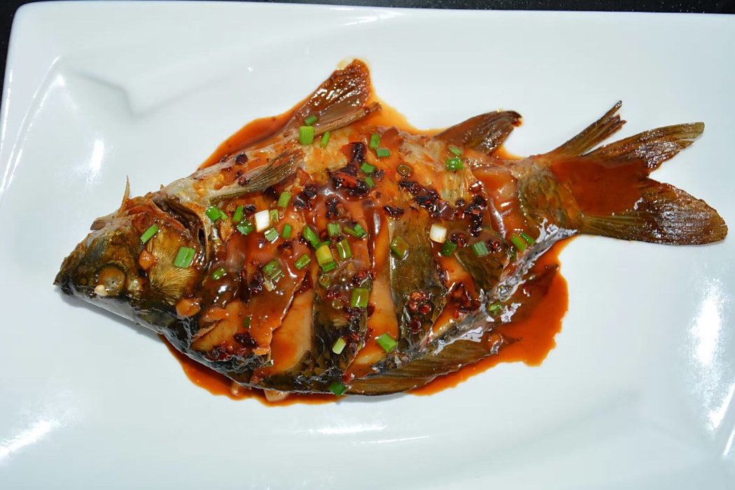 焦熘鯽魚 焦熘鯽魚