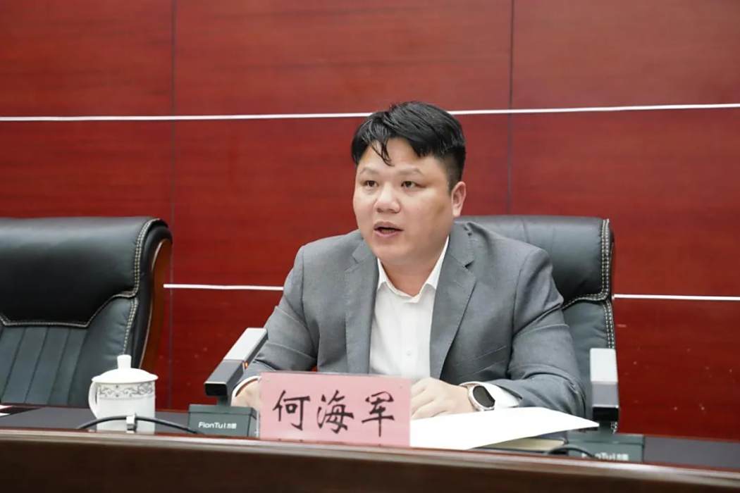 何海軍(湖南省生態環境監測中心黨委副書記、主任) 何海軍(湖南省生態環境監測中心黨委副書記、主任)