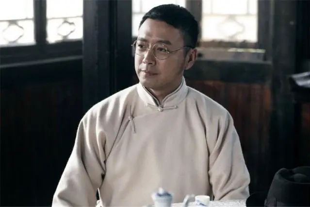 高明遠(抗戰劇《戰火中的兄弟》中的角色,由曹炳琨飾演) 高明遠(抗戰劇《戰火中的兄弟》中的角色,由曹炳琨飾演)