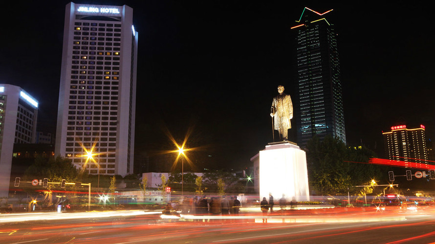 2010年5月19日晚，孫中山銅像”正式回遷