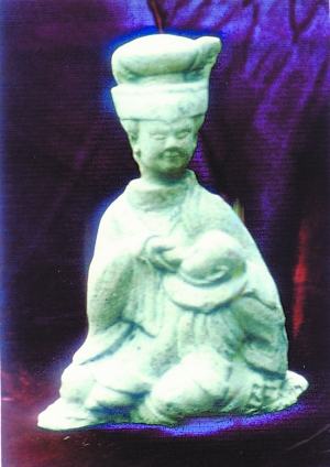 漢墓出土頭戴巾幗的哺乳婦女陶俑