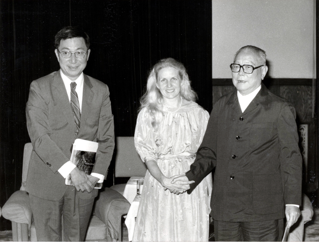 1985年時任國家主席李先念接見丁肇中教授和丁蘇珊博士