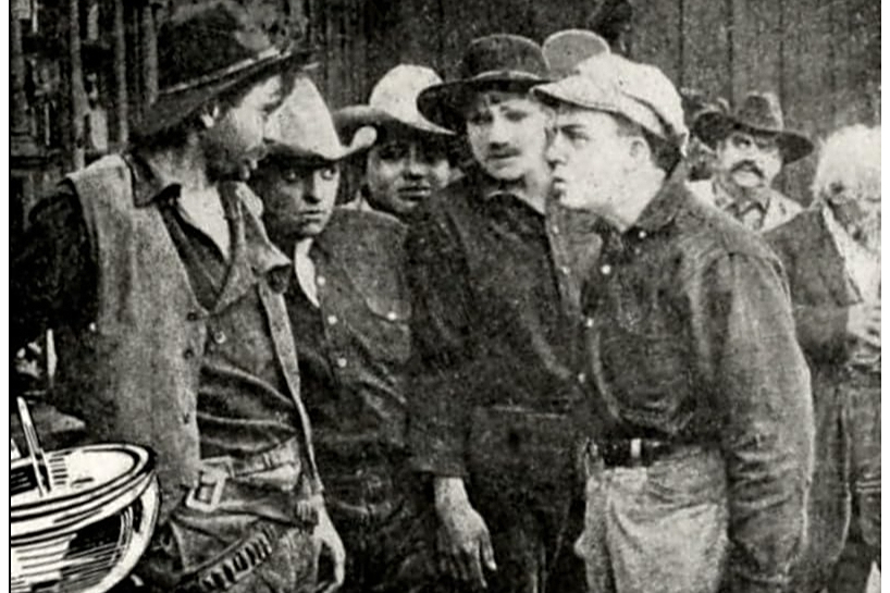 The Golden Trail(美國1915年Richard Stanton執導的電影) The Golden Trail(美國1915年Richard Stanton執導的電影)