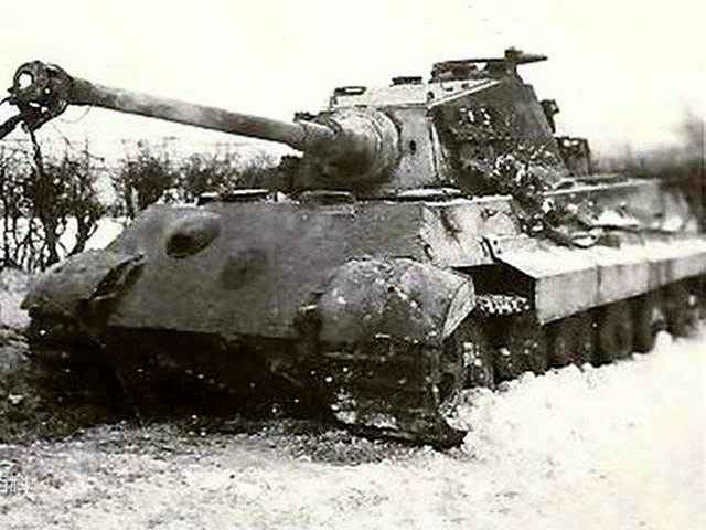 被擊毀的虎王式重型坦克