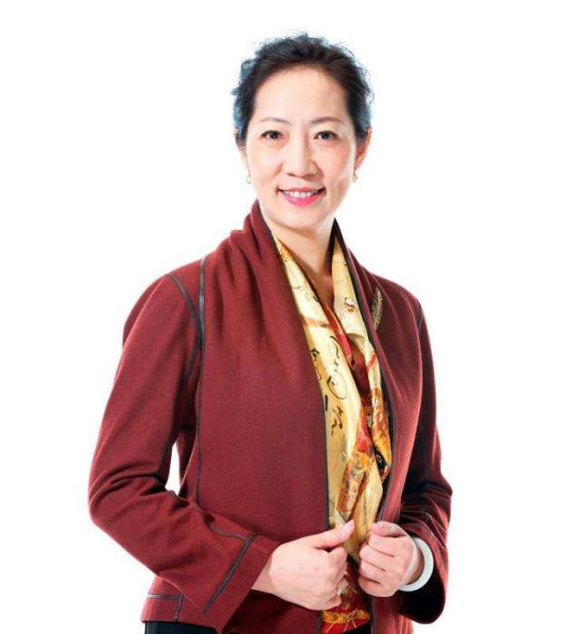王曉琳(中央美術學院黨委副書記,中國女畫家協會常務副會長) 王曉琳(中央美術學院黨委副書記,中國女畫家協會常務副會長)