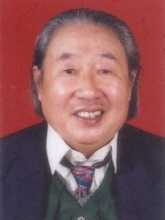 李雲超(內蒙古包頭科技大學藝術學院教授) 李雲超(內蒙古包頭科技大學藝術學院教授)