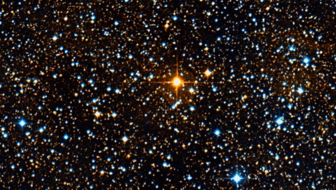 盾牌座UY為圖片中最亮的恆星