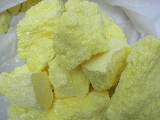 硫磺(黃色固體或粉末)