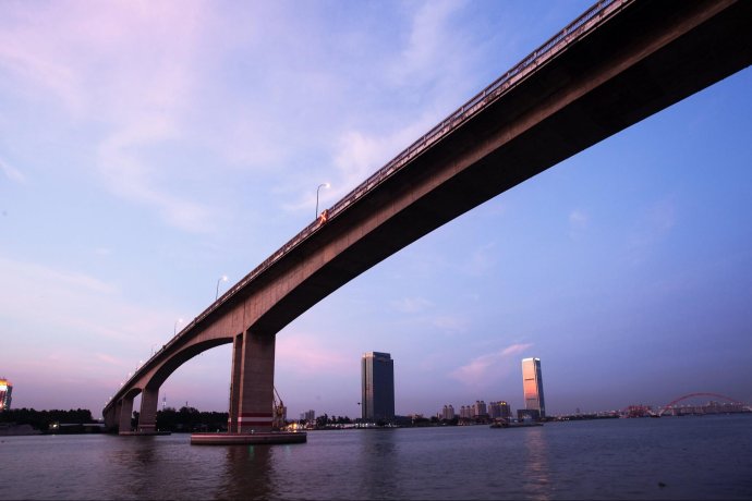 洛溪大橋位於廣州市中心城區