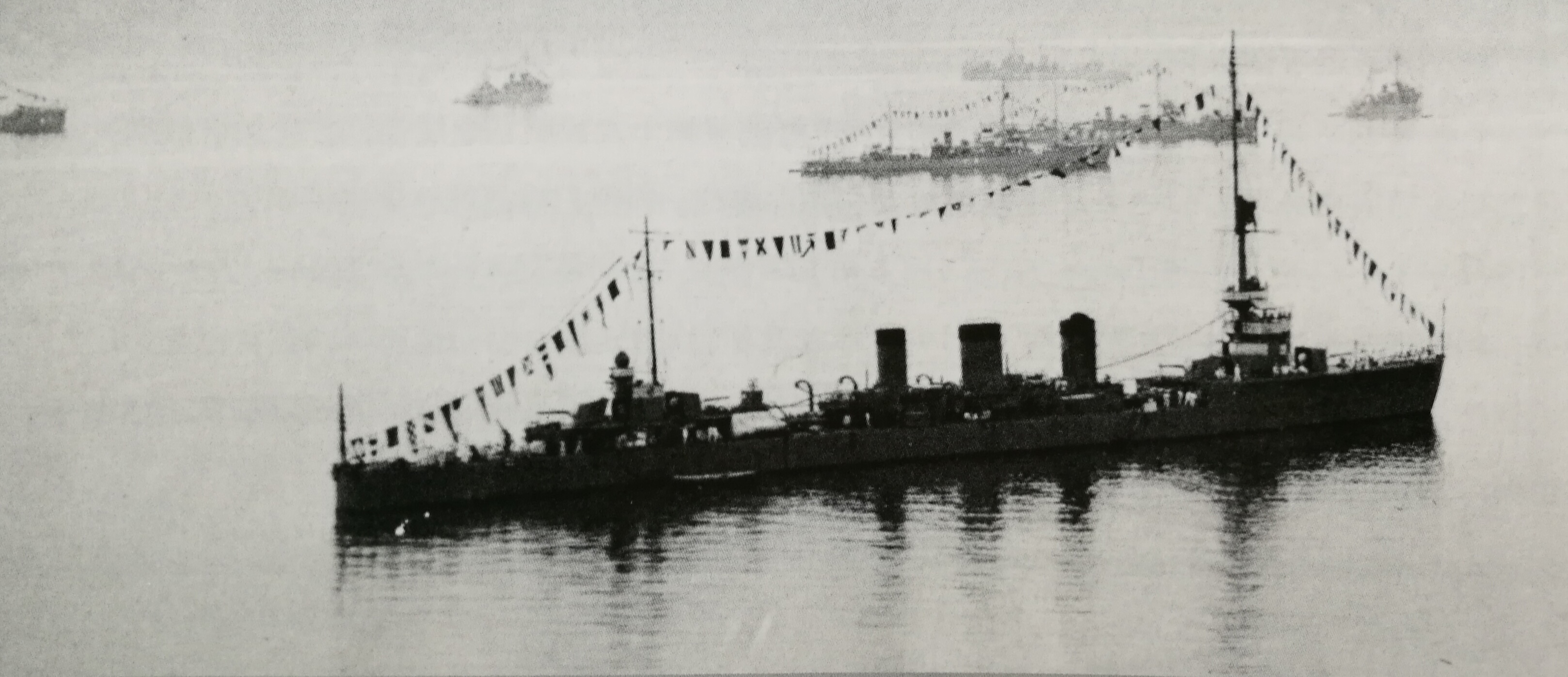 1927年8月天皇檢閱佐伯灣的聯合艦隊時，龍田與其麾下的驅逐隊