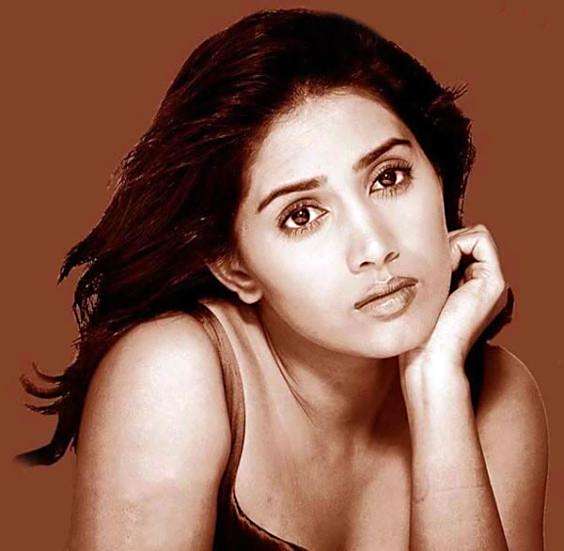 索娜麗·庫卡尼(Sonali Kulkarni) 索娜麗·庫卡尼(Sonali Kulkarni)