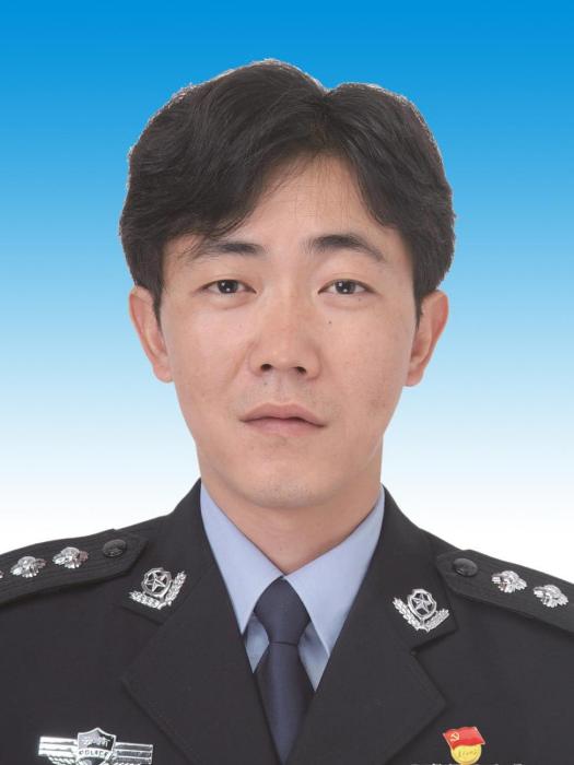 范偉(雲南省保山市公安局黨委委員、副局長) 范偉(雲南省保山市公安局黨委委員、副局長)