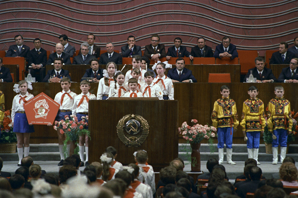 1974年4月23日列寧少先隊員在共青團十七大