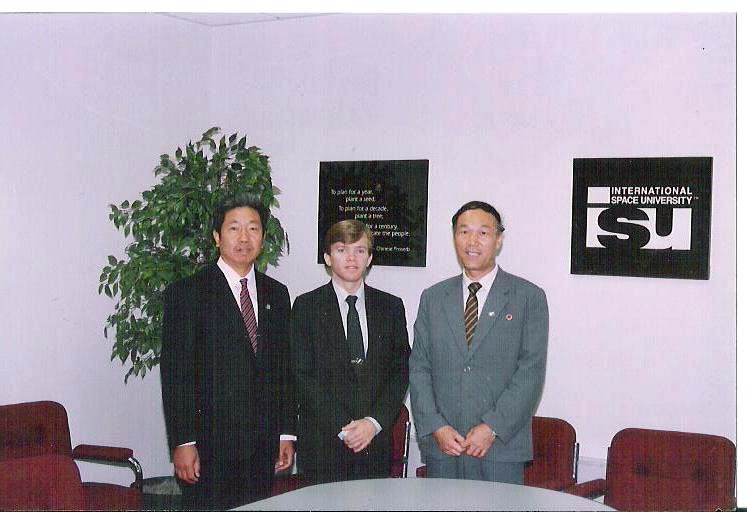 中國ISU聯絡部主任陳達明（右）訪問ISU總部