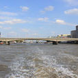 倫敦橋(英國泰晤士河上的橋樑)
