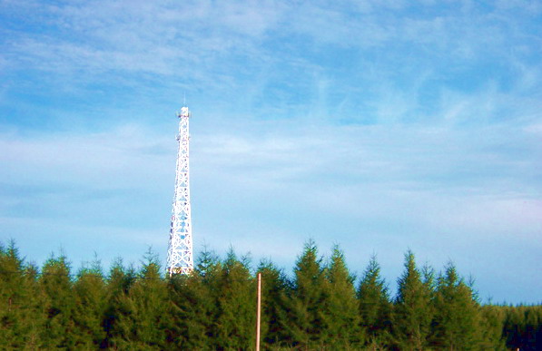 位於愛民鄉集鎮附近的聯通信號發射塔
