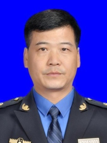 易揚(宜都市城市管理執法局黨組成員、宜都市城市管理綜合執法大隊大隊長)
