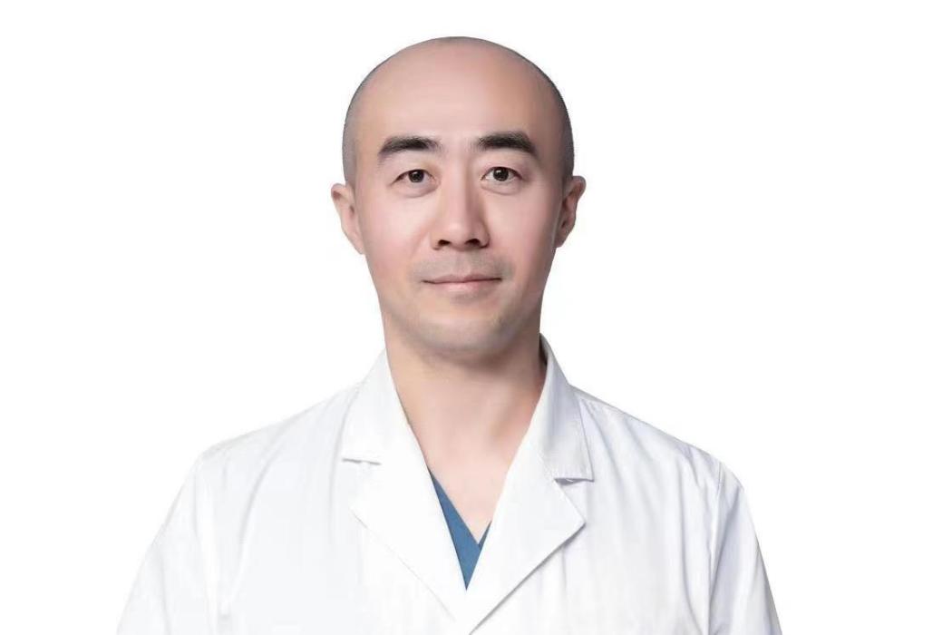 潘峰(青島鹿晰眼科醫院(原青島阿瑪施眼科醫院)院長、屈光主任) 潘峰(青島鹿晰眼科醫院(原青島阿瑪施眼科醫院)院長、屈光主任)