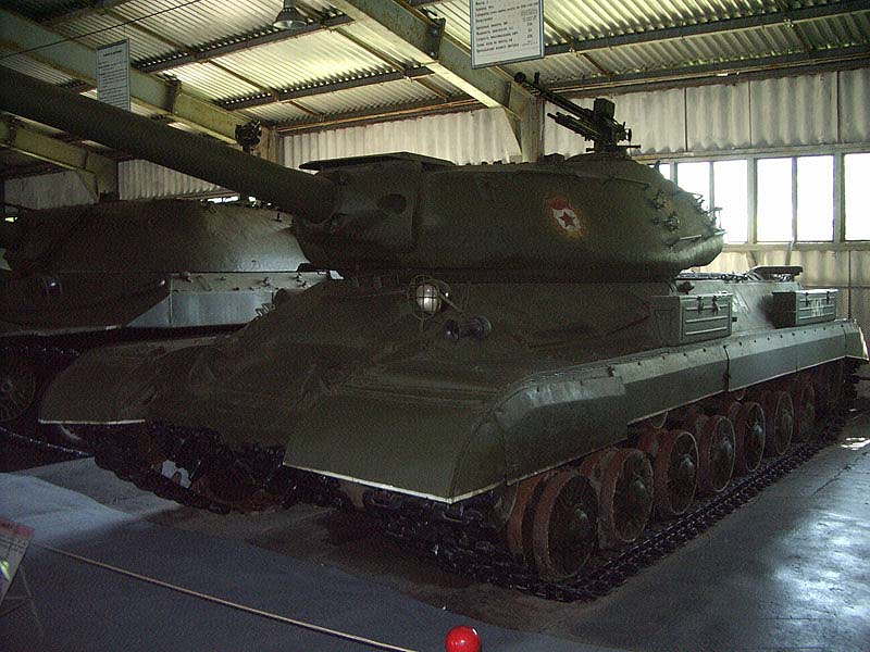 博物館中的史達林4重型坦克