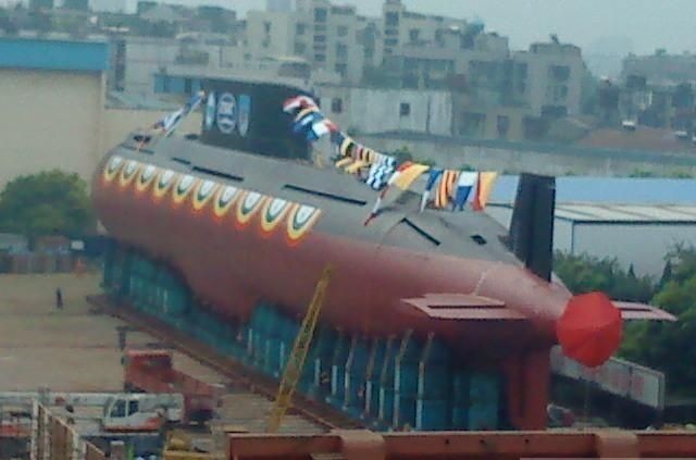 032型潛艇“腹部”8字型構造