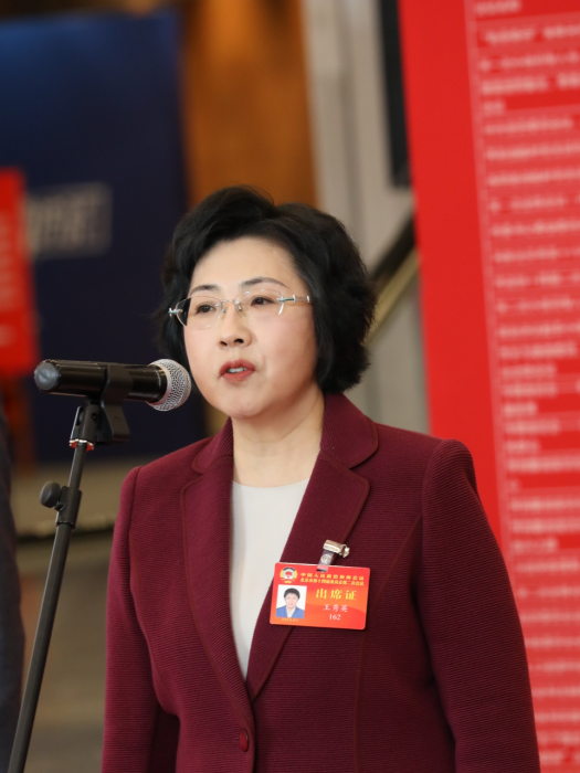 王秀英(北京公共運輸控股(集團)有限公司黨委常委、工會主席、職工董事) 王秀英(北京公共運輸控股(集團)有限公司黨委常委、工會主席、職工董事)