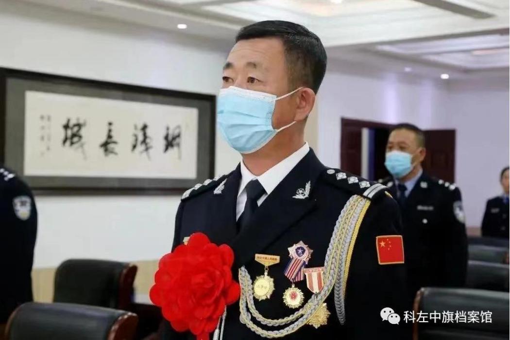 梁景俊(內蒙古自治區通遼市科爾沁左翼中旗公安局交通管理大隊副大隊長) 梁景俊(內蒙古自治區通遼市科爾沁左翼中旗公安局交通管理大隊副大隊長)