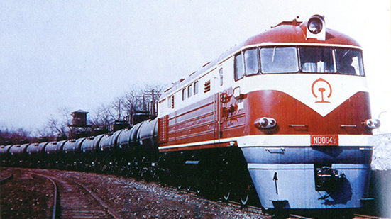 ND型0043號機車牽引貨運列車