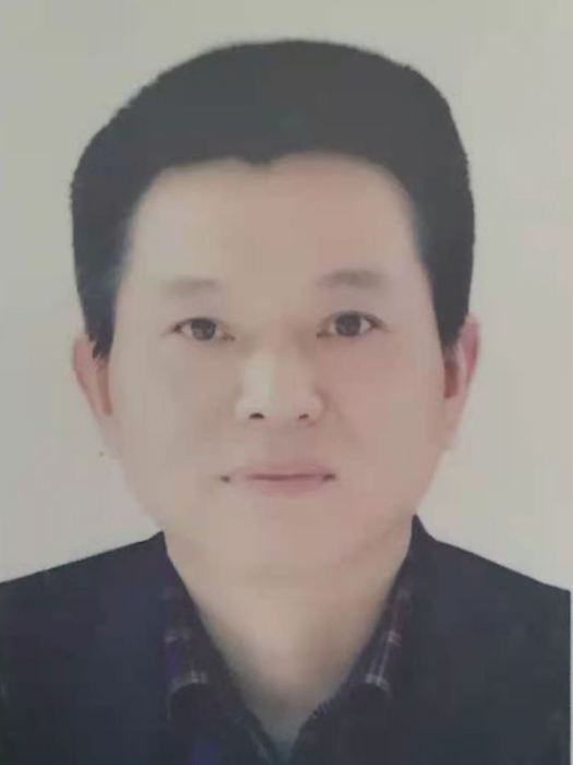 杜華偉(湖北省鹹寧市通城縣教育局黨委委員,縣一中校長、黨委書記) 杜華偉(湖北省鹹寧市通城縣教育局黨委委員,縣一中校長、黨委書記)