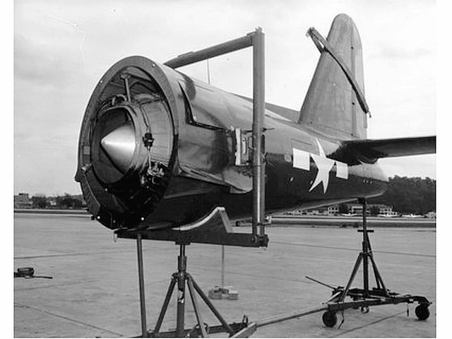 FR-1戰鬥機安裝噴氣發動機的尾段