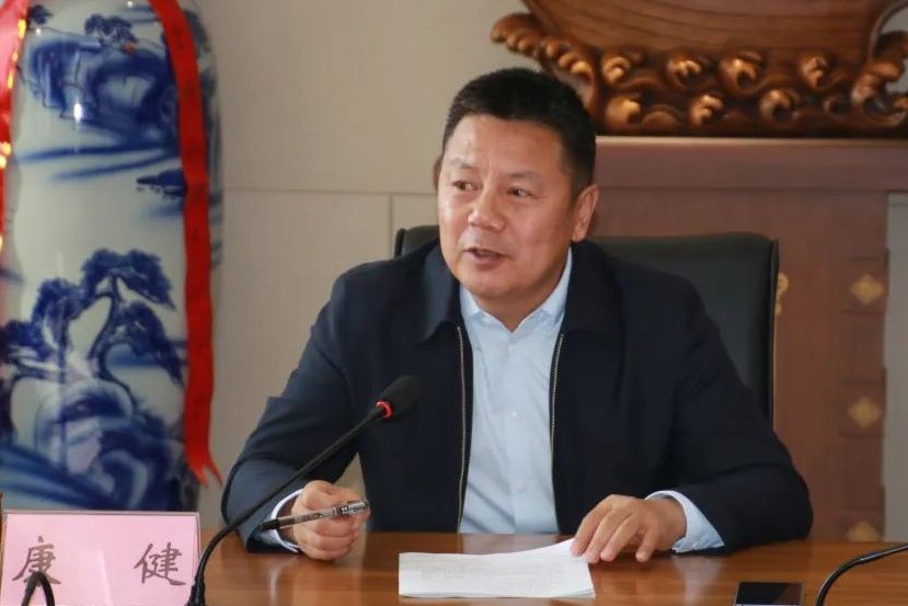 康健(雪峰科技董事長,董事) 康健(雪峰科技董事長,董事)