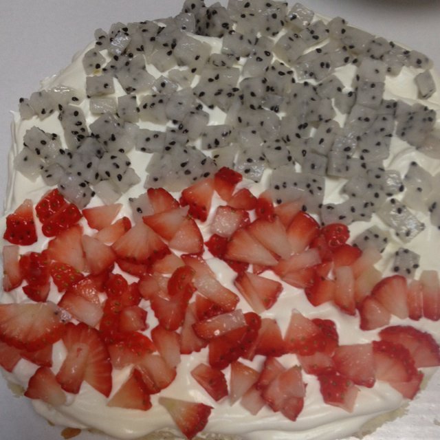 草莓火龍果蛋糕