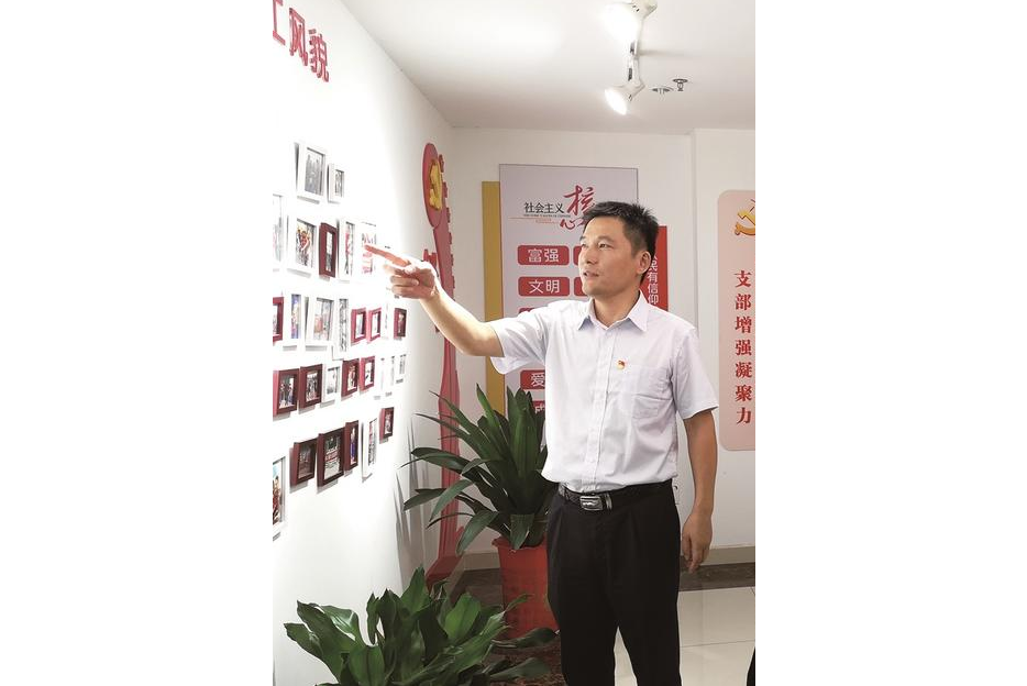郭偉文(湖南企業黨務工作者) 郭偉文(湖南企業黨務工作者)