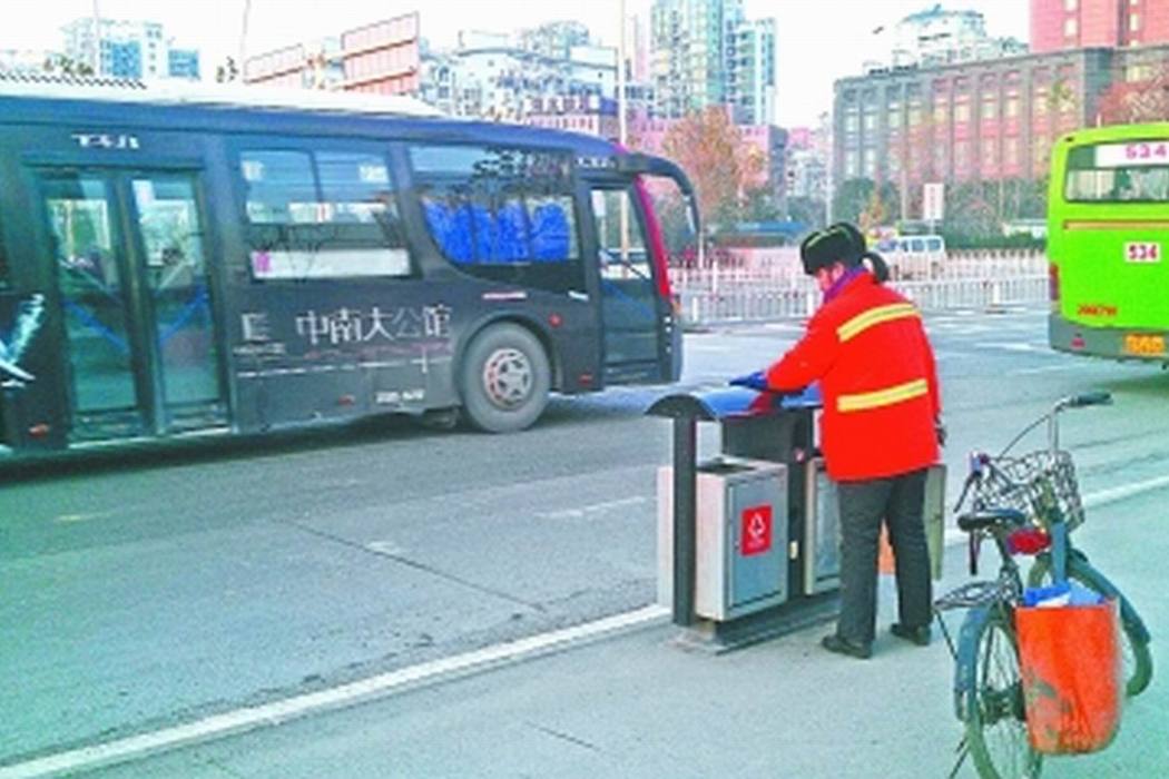 余友珍 余友珍