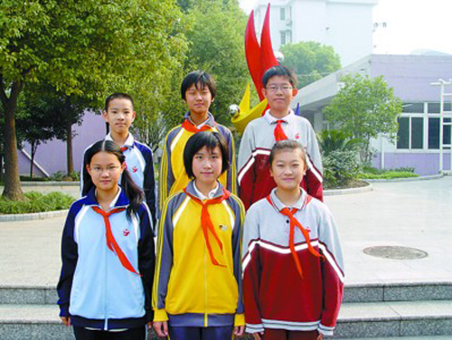 上海市中小學生反光校服首次亮相