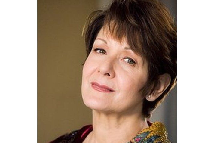 伊凡·科爾(Ivonne Coll) 伊凡·科爾(Ivonne Coll)