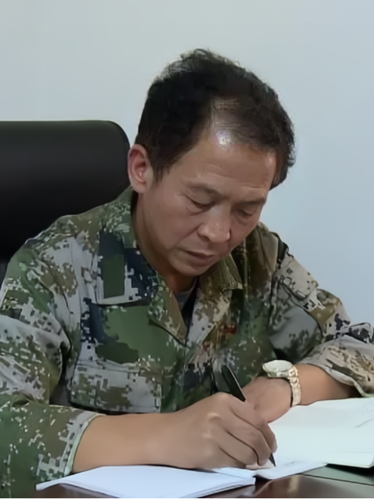 胡佳平(雲南省曲靖市霑益區大坡鄉天生橋村黨總支書記、村委會主任) 胡佳平(雲南省曲靖市霑益區大坡鄉天生橋村黨總支書記、村委會主任)
