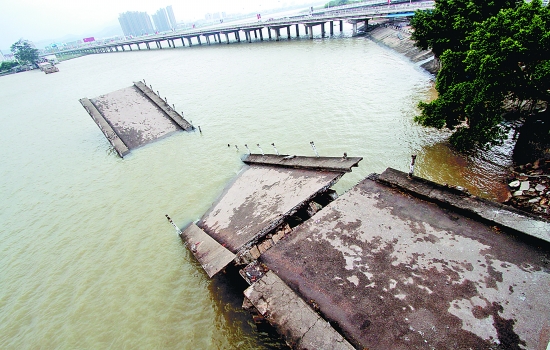 2010年9月20日凌晨，順濟橋發生坍塌。