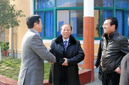 金哲民(上海市奉賢縣實驗國小校長) 金哲民(上海市奉賢縣實驗國小校長)